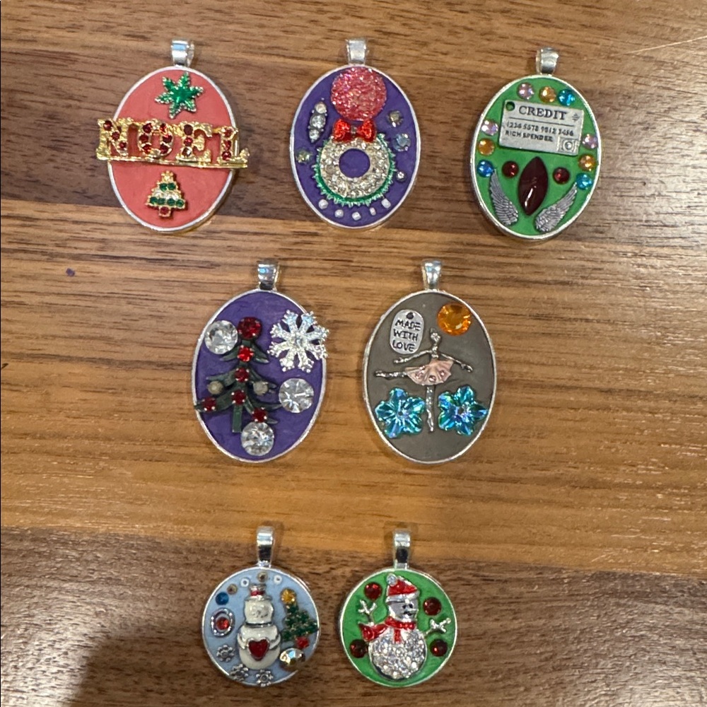 ✨ Winter Theme Hand Crafted  Bag Charms ✨
5.00 each.